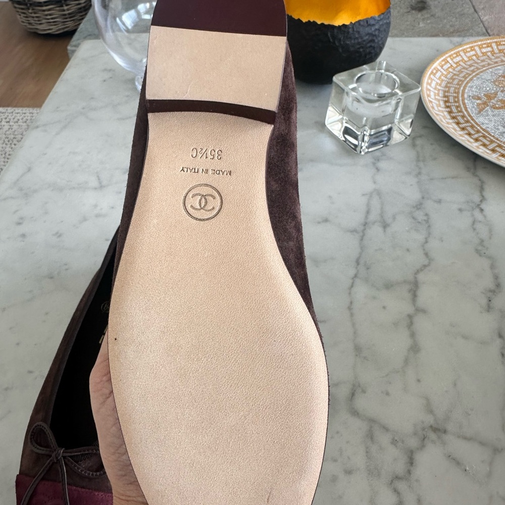 CHANEL Brown and Burgundy Suede Flats - Picture 4 of 6